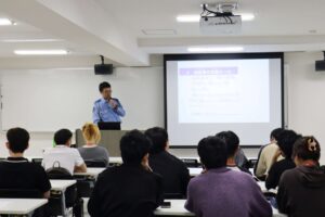 新潟ビジネス専門学校が留学生向けに自転車の交通安全指導講習などを実施