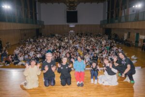 齊藤工発案の移動映画館シネマバードが京都・京北で開催 廃校体育館に映画や音楽届ける