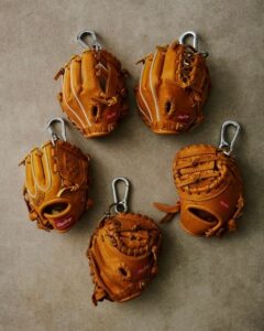 ベイクルーズからRawlings名品グラブのミニチュアキーホルダーが10月23日発売へ