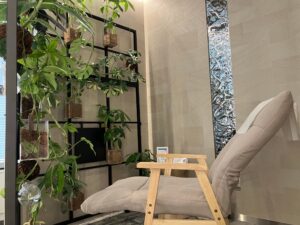 DNPが市谷オフィスに東京グリーンビズ・ラウンジを開設 社員の休息効果を検証