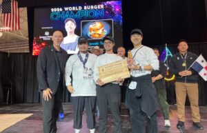 恵比寿BLACOWS高野帯刀シェフが世界最大級料理大会のバーガー部門で優勝