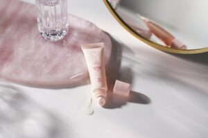 乾燥・荒れ・ハリ感まで。毎日のひと塗りで、“今の唇”に寄り添うharu「ラッピングバターリップ」11月2日（月） 新発売