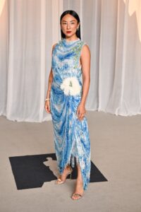 グレタ・リーがアカデミー映画博物館ガラでディオールを着用