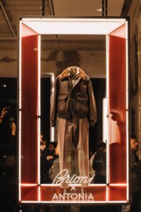 ブリオーニ、ミラノのANTONIAでセレクション展開へ 10月22日まで