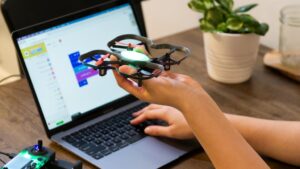 HDLの教育用ドローンCoDrone EDU、全国150校以上に導入