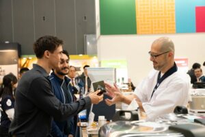 おにぎり協会が仏「SIAL Paris 2026」でおにぎりを実演・試食