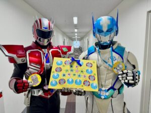 「ドゲンジャーズ基金」設立1年、寄付総額414万円・216件　九州のヒーローが食支援と小児病棟訪問を実施