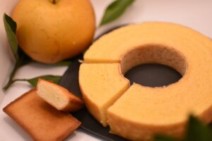 レッドホース、芳賀町産にっこり梨を使った焼き菓子2種を道の駅はがで発売