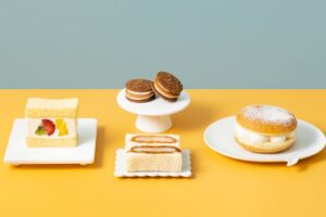 JR品川駅「エキュート品川」スイーツからごちそう系まで“挟む”おいしさ大集合！「ザ・サンドフェア」初開催！新感覚の「苺×プリン」サンドや、穴子を丸ごと2匹使用した「寿司サンド」も登場