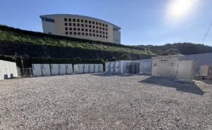 日本蓄電池とデジタルグリッド、NC口春蓄電所の需給調整市場での運用を開始