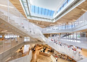 久米設計の小牧市立小牧南小学校が日本建築士会連合会建築作品賞奨励賞を受賞