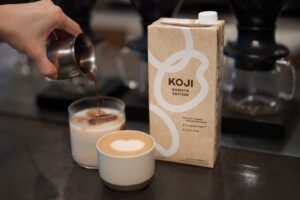 ウッドベリーコーヒーが魚沼醸造の植物性ミルク使用ラテを10月21日より限定提供へ
