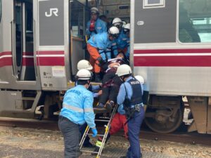 西日本旅客鉄道株式会社金沢支社が総合事故対応訓練を実施 約125名が参加