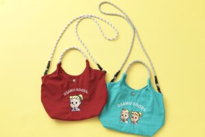 ティ・ツウ・オー、OSAMU GOODSとコラボした2WAYバッグのWEB限定先行予約を開始
