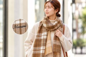 名入れギフトOkuluが秋冬新商品として名入れ刺繍対応リバーシブルストールを発売