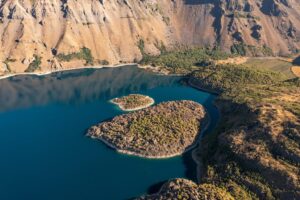 透き通る湖水と白砂の絶景から、古代都市やラベンダー畑まで 自然と歴史に出会う、トルコ南部の「湖水地方を巡る旅」