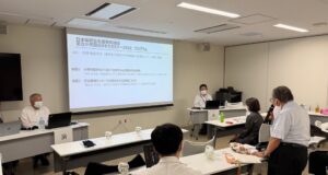 足立医療センターなどが小児頭のかたちセミナー開催、約100名が参加