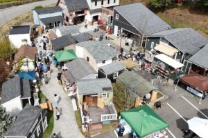 長野県富士見町で開催の小屋でマルシェに約700名が来場