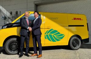 フォロフライがDHLジャパンに積載1トンクラス商用EVバンF11VSを納車