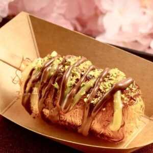 原宿のお雛caféがドバイチョコロールを発売 伸びるチーズの新作スイーツ