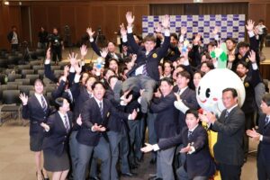千葉ロッテマリーンズ、ドラフト1位で関西大学の米沢友翔投手を指名