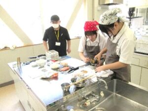 中日本エクシス、北陸道のSAで高校生考案のメニューを11月1日から販売へ