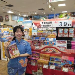 わしたショップ各店で首里城コーナー展開 正殿の11月23日一般公開に向けて