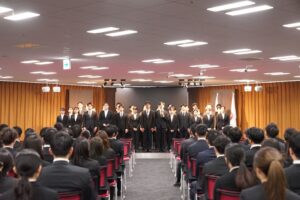 アチーブメントが2027年度新卒内定式を開催 49名がビジョンを宣言