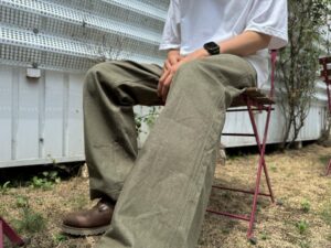 多賀、オリジナルグリーンデニムを使った新作ベイカーパンツをMakuakeで開始