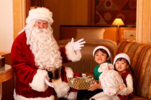 サンタクロースが部屋を訪れる2日間限定のクリスマス宿泊プランが販売へ