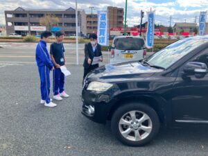 WECARS盛岡店が盛岡市立大宮中学校の生徒2名を迎え職場体験を実施
