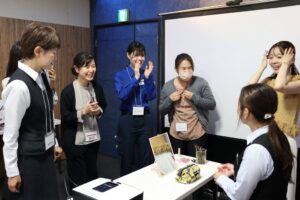 山陰酸素工業が社員向けに似合わせカラー＆メイクLabo開催 魅力向上を支援