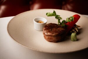 AKARENGA STEAK HOUSEが忘年会と新年会の団体貸切プランを販売へ