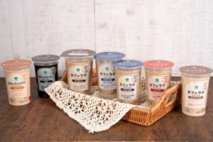 ファミリーマート、チルドカップ刷新とカフェラテ ミルクリッチ発売を発表