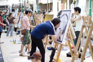柏駅周辺でアートラインかしわ 2026が開催中、30人のライブペイントなど展開