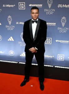 第70回バロンドール授賞式でキリアン・エムバペらがディオールを着用