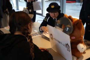 京都外国語大学やPOLA、京都府警、京都市が連携し女性安全対策イベントを実施