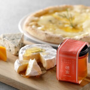 秋田屋本店、チーズ専用はちみつ燻蜜を2026年10月28日に発売へ