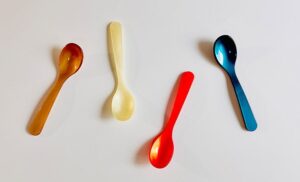 日曜社、ハイムゾーネのエッグスプーンに新色4色を追加 全31色を展開へ