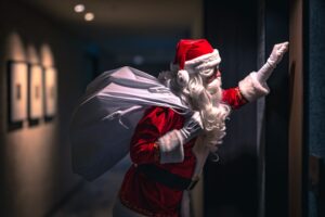 グランドプリンスホテル大阪ベイがサンタ来室の宿泊プランを12月に限定販売へ