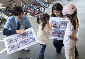 SBI損保が駒澤大学で開催の自転車教室で交通安全教室を実施し運営もサポート