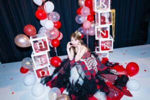 りんかが生誕イベントを開催 自らデザイン監修した華やかなドレス姿を披露