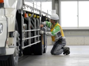 鴻池運輸がトラックとフォークリフトの技術コンテストを愛知で開催