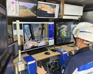 鴻治組とEARTHBRAIN、砂防工事で建機の遠隔・自動施工を実証