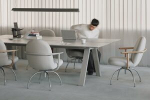 カリモク家具、タスクチェアKARIMOKU Oursを2026年10月29日に発売へ