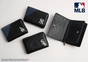 イーカムグループが立体刺繍のMLB 二つ折りウォレットを11月下旬より発売へ